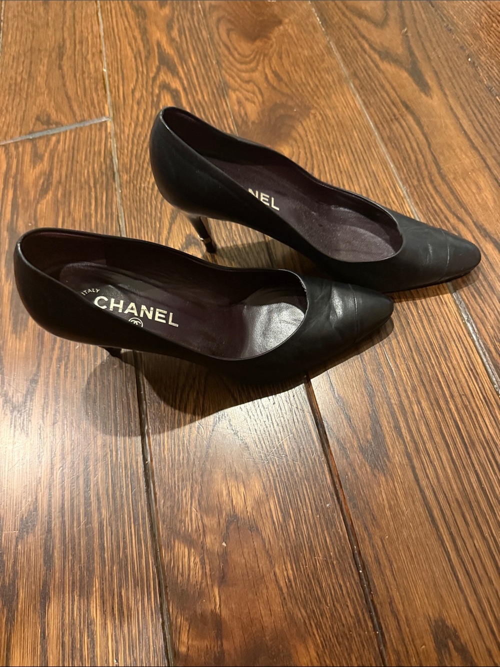 CHANEL Black Pointed-Toe Mid-Heel Leather Pumps